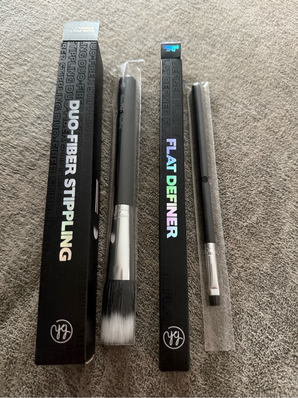 YH Duo-Fiber Stippling & Flat Definer Brush Set — Black